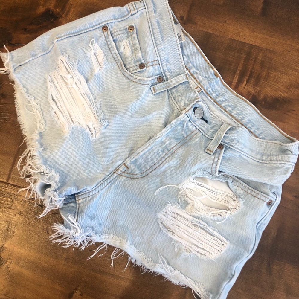 LEVIS 501 mid rise distressed light wash shorts